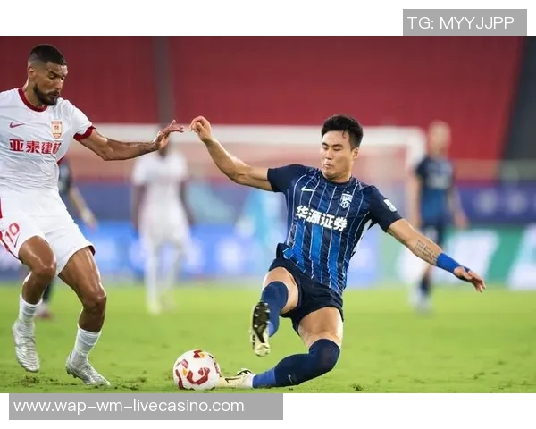 足球拼抢的艺术与技巧解析如何在比赛中提升你的拼抢能力 足球拼抢的艺术与技巧解析如何在比赛中提升你的拼抢能力